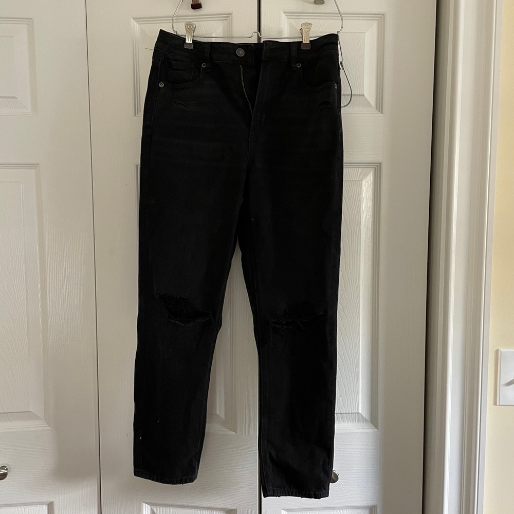 NWT American Eagle Black Mom Jeans (4 - Short)